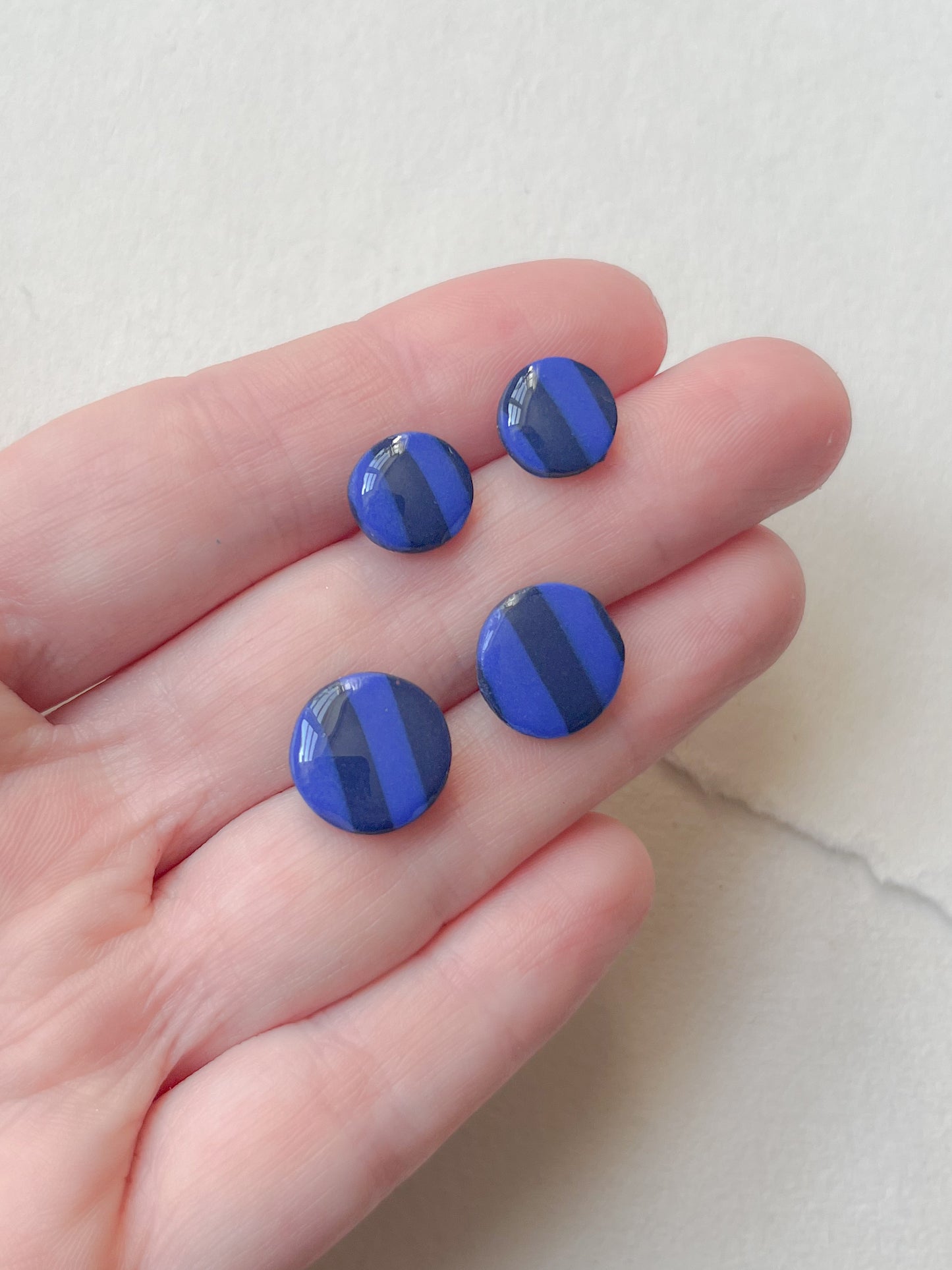 DOTS ørestikker // blå - mørk blå