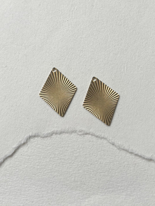 MESSING // tekstureret rombe