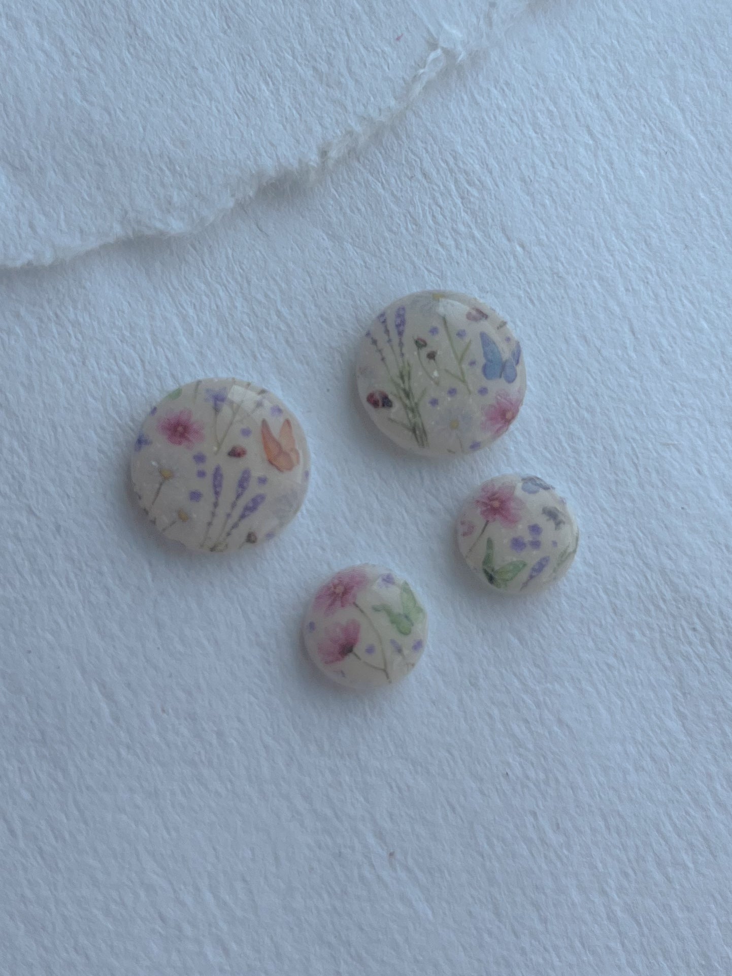 DOTS ørestikker // lys m. blomster og sommerfugle