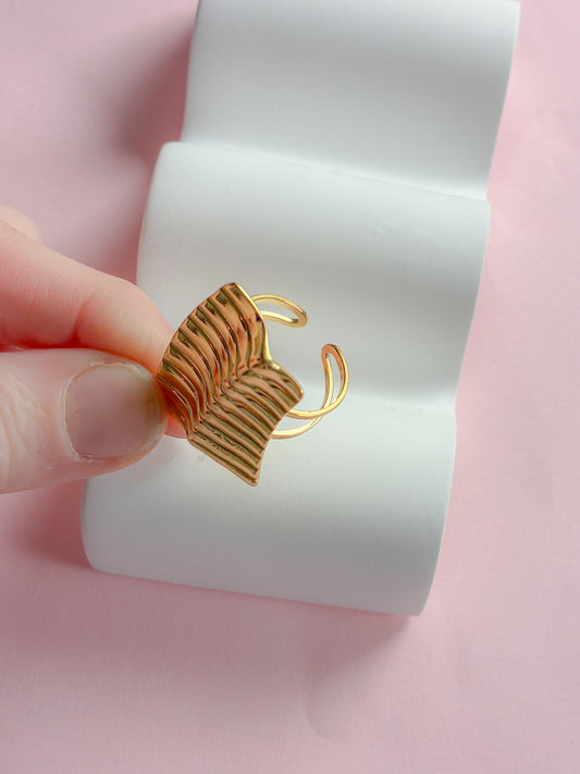 Ring // twist statement