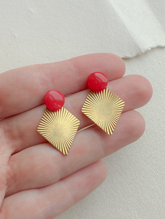 Rød dot /// messing bagstykke