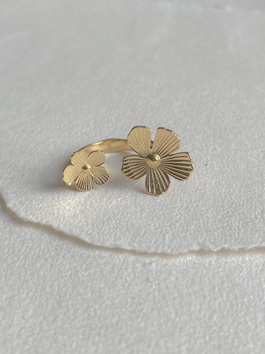 Ring // dobbelt op på blomst