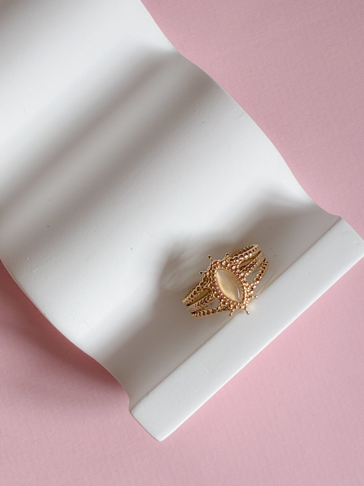 Ring // oval