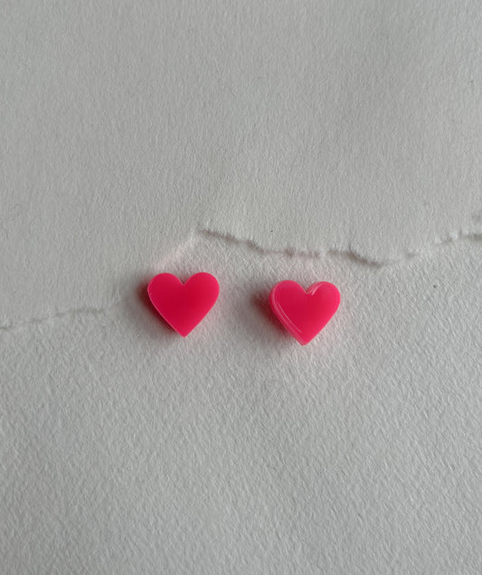 DOTS ørestikker // neonpink hjerte 12 mm
