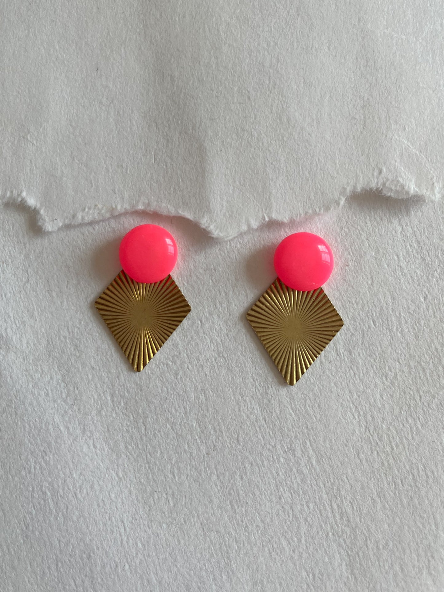 Pink dot // messing