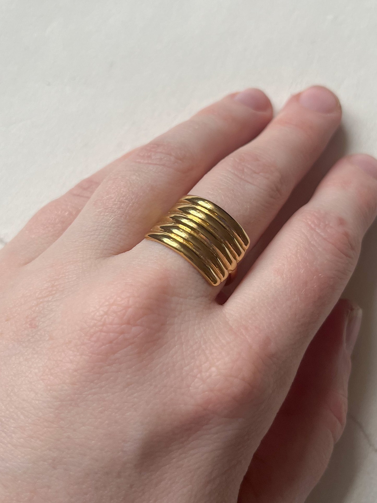 Vandfast ring // lines