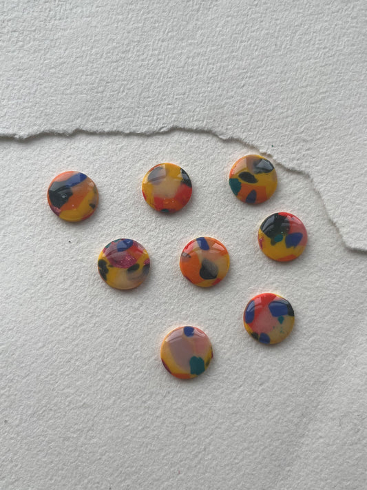 DOTS ørestikker // gul m. farvesplash