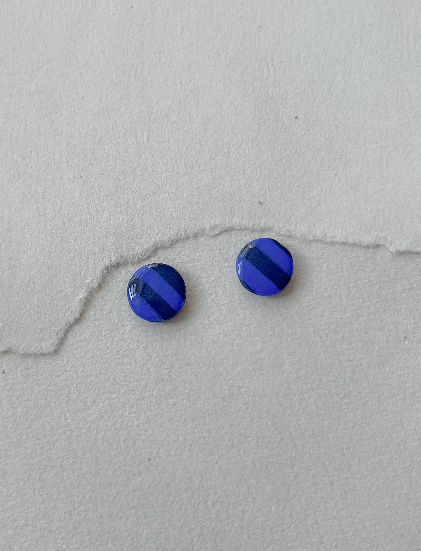 DOTS ørestikker // blå - mørk blå