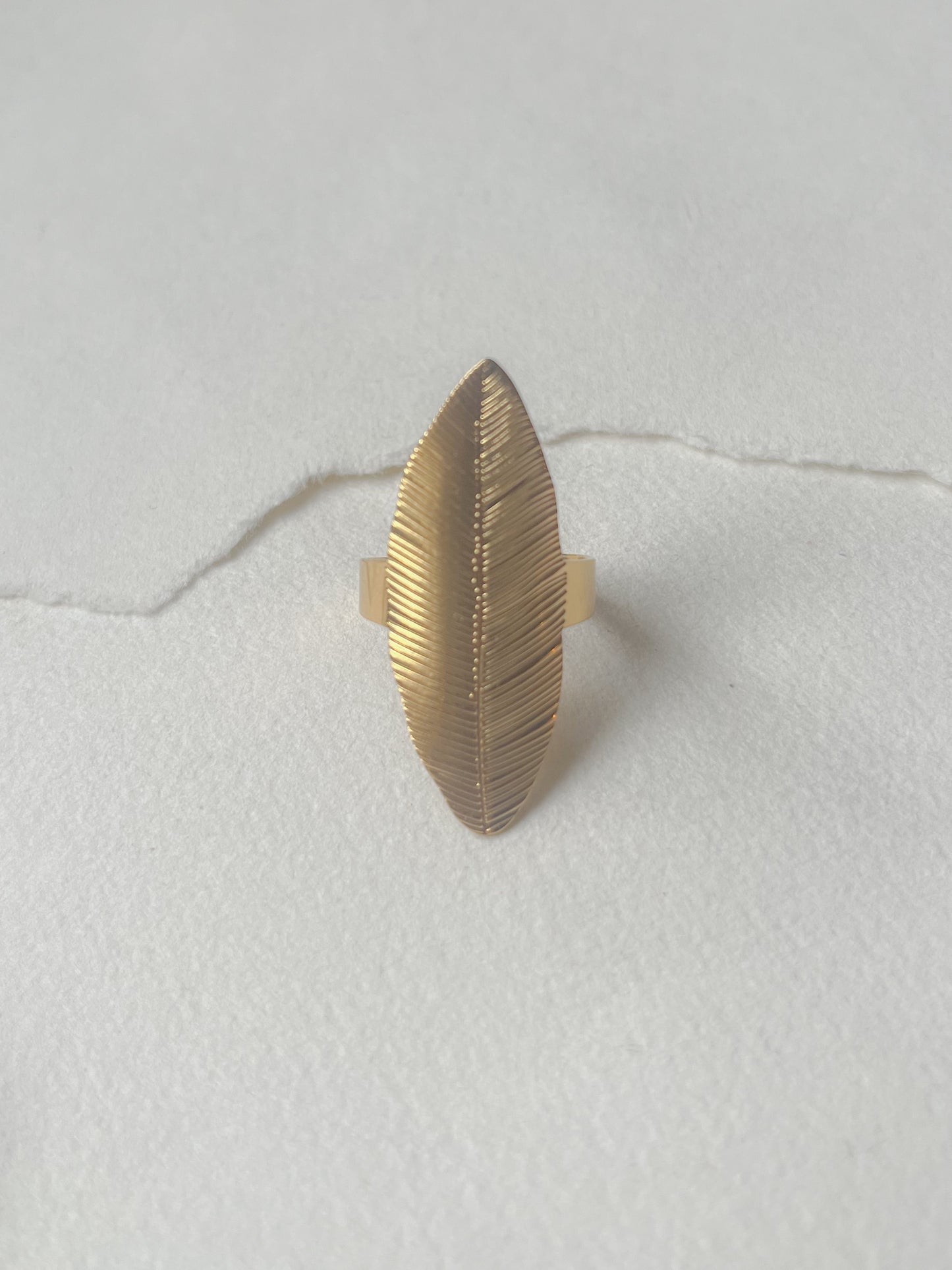 Vandfast ring // feather
