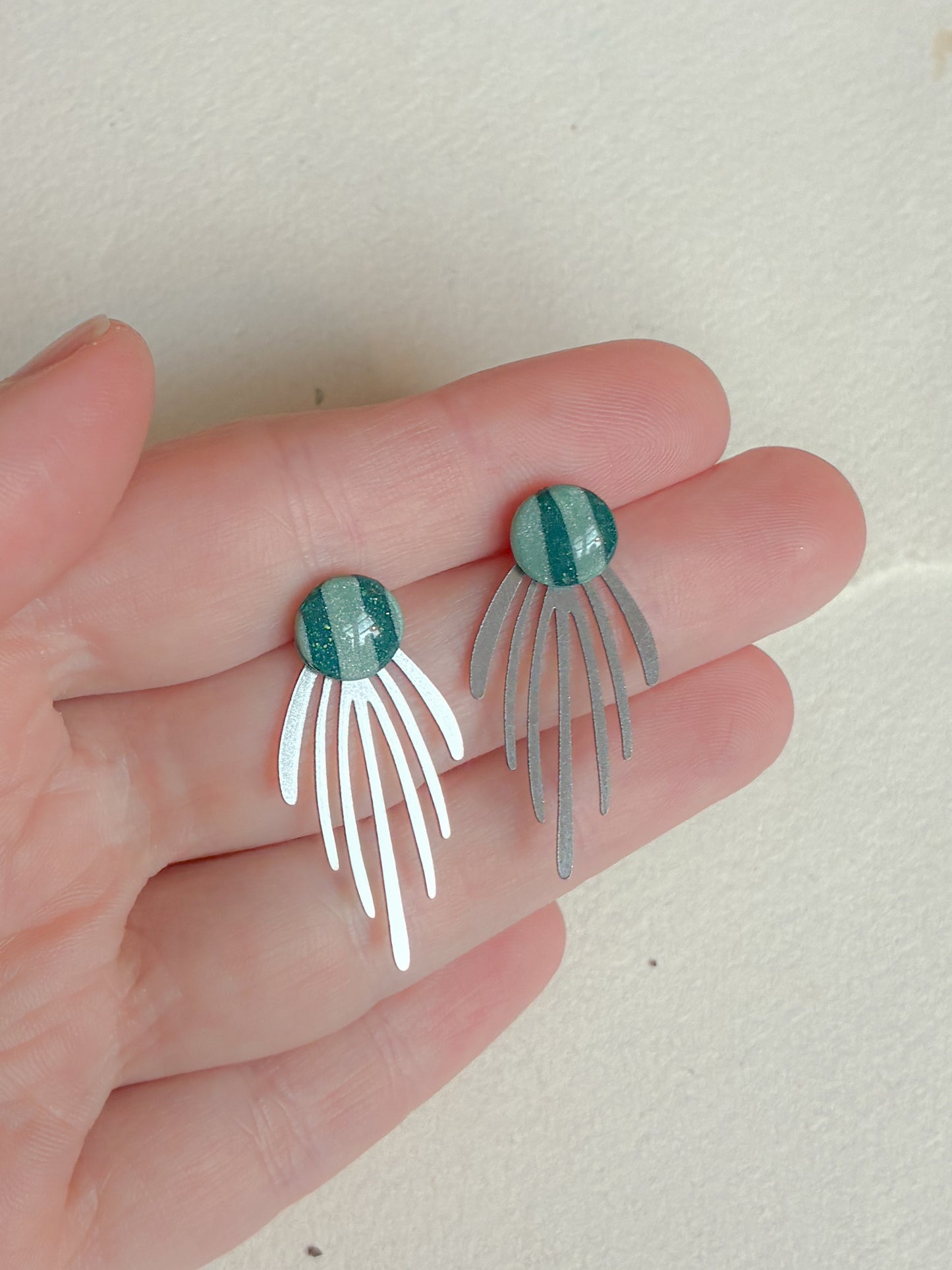 Stribet dot /// stål frynse bagstykke