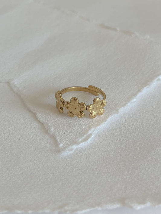 Ring // blomster på rad