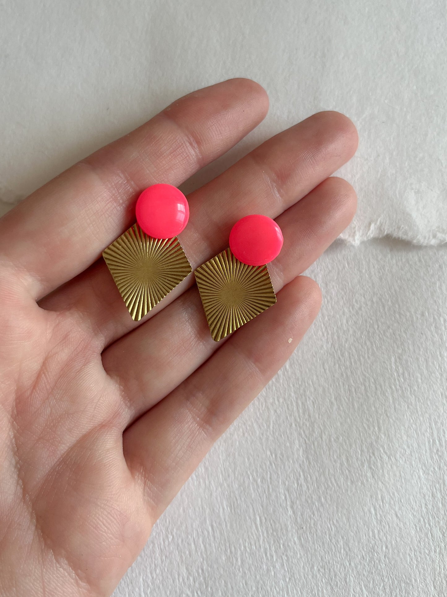 Pink dot // messing
