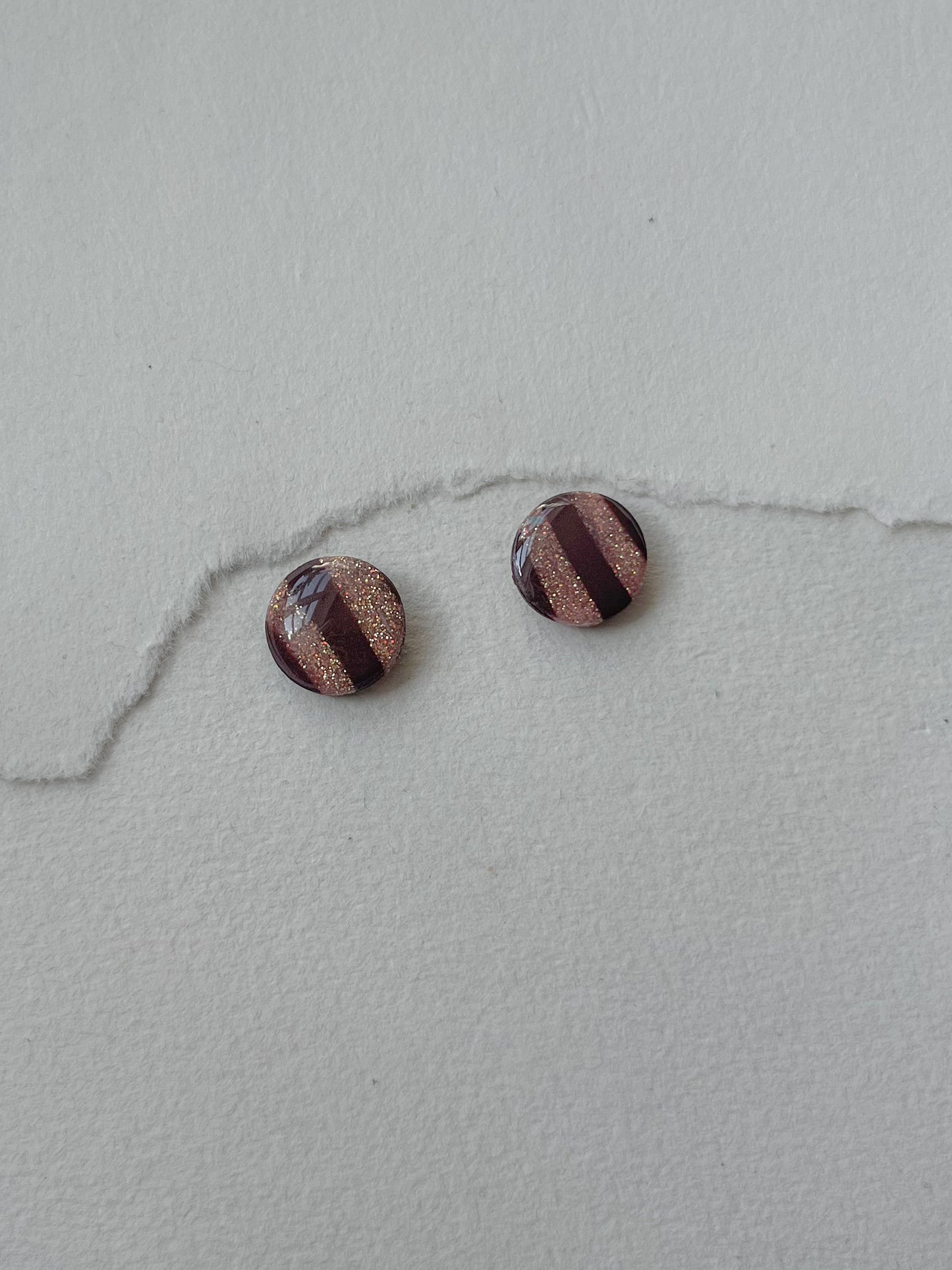 DOTS ørestikker // Brun - glimmer