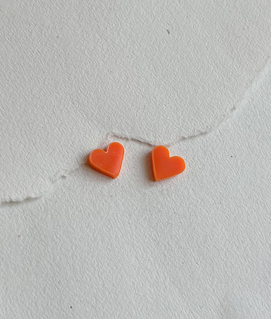 DOTS ørestikker // orange hjerte 12 mm