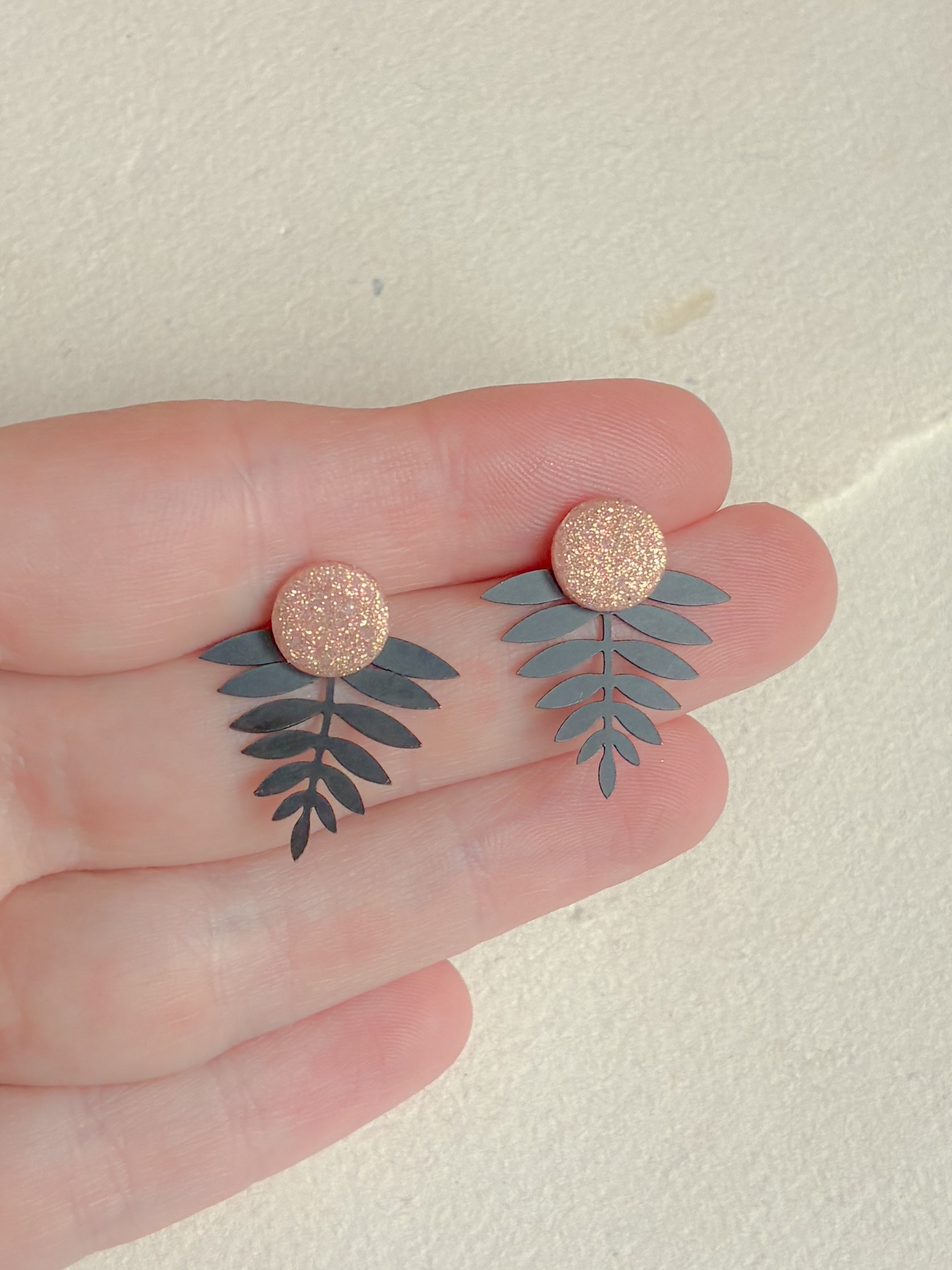 Rosa glimmer dot /// sort stål bagstykke