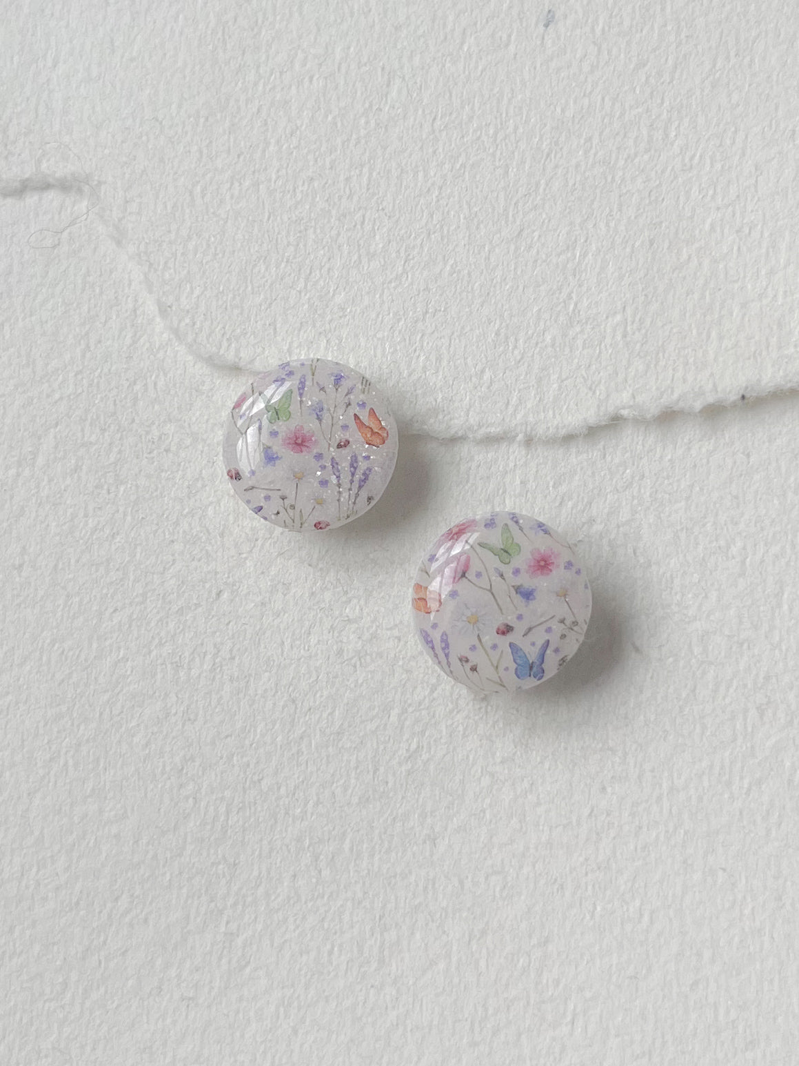 DOTS ørestikker // oversize lys floral