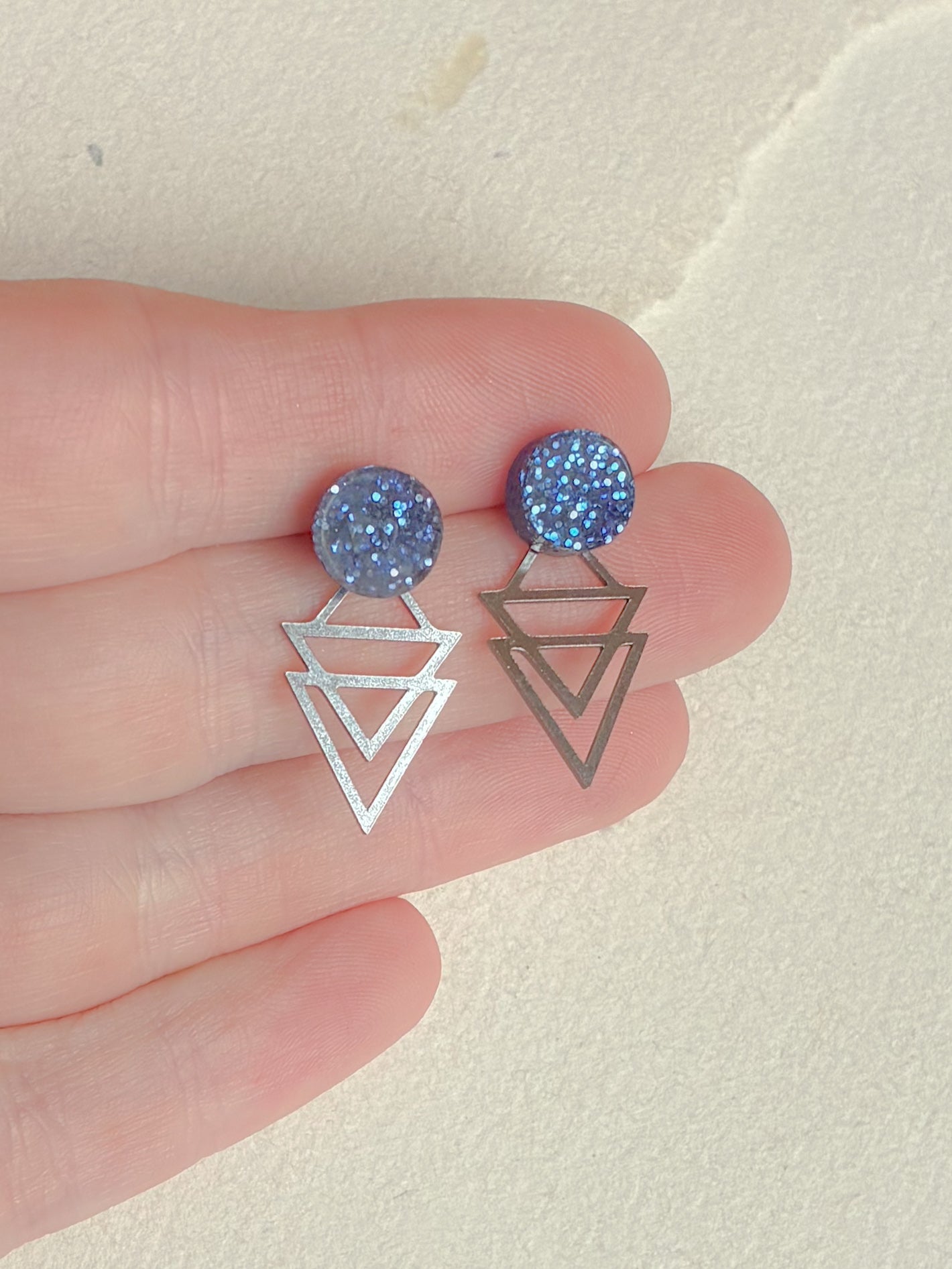 Blå glitter Dot/// stål bagstykke