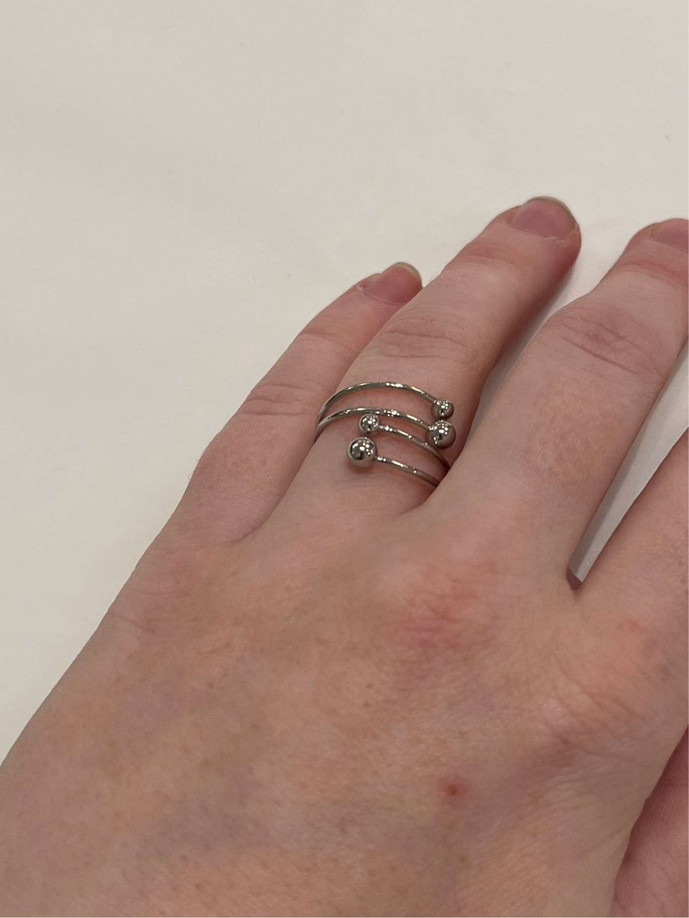 Vandfast Ring // perler på snor stål