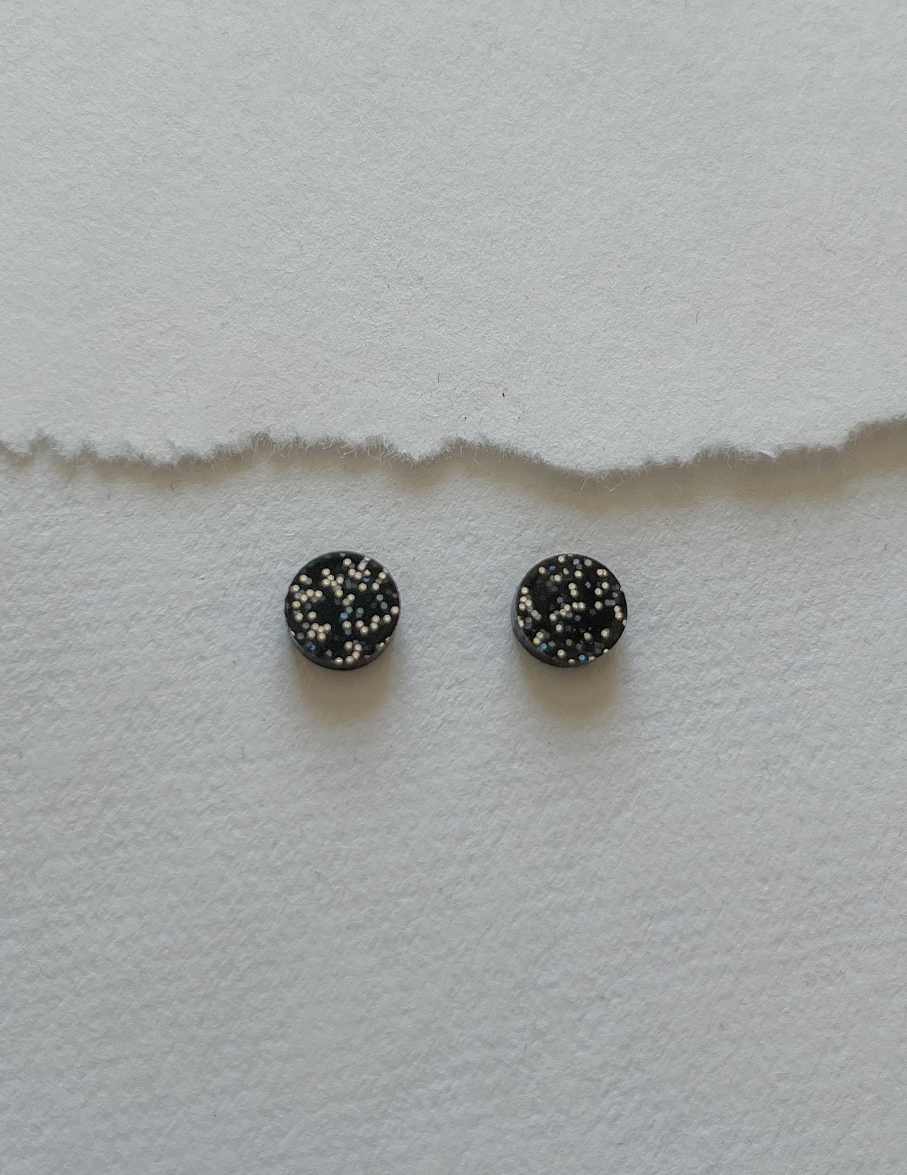 DOTS ørestikker mini// sort glimmer