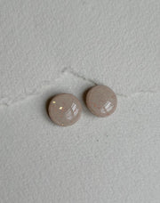 DOTS ørestikker // beige m. bladguld 12 mm