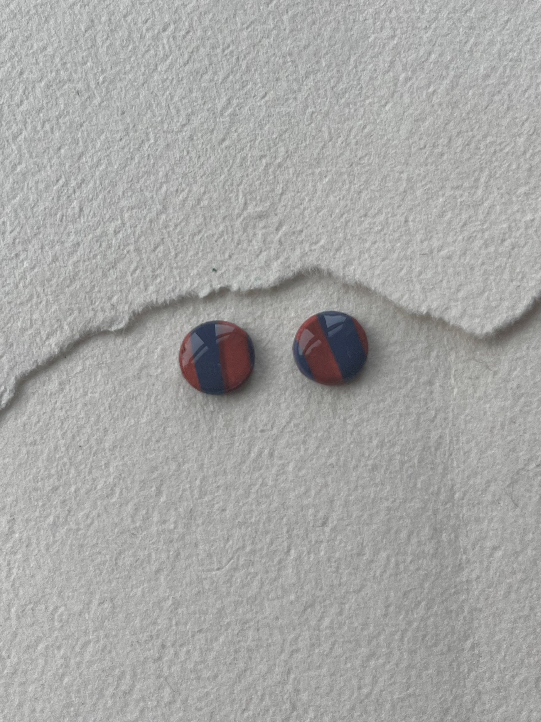 DOTS ørestikker // mørk blå - kobber striber