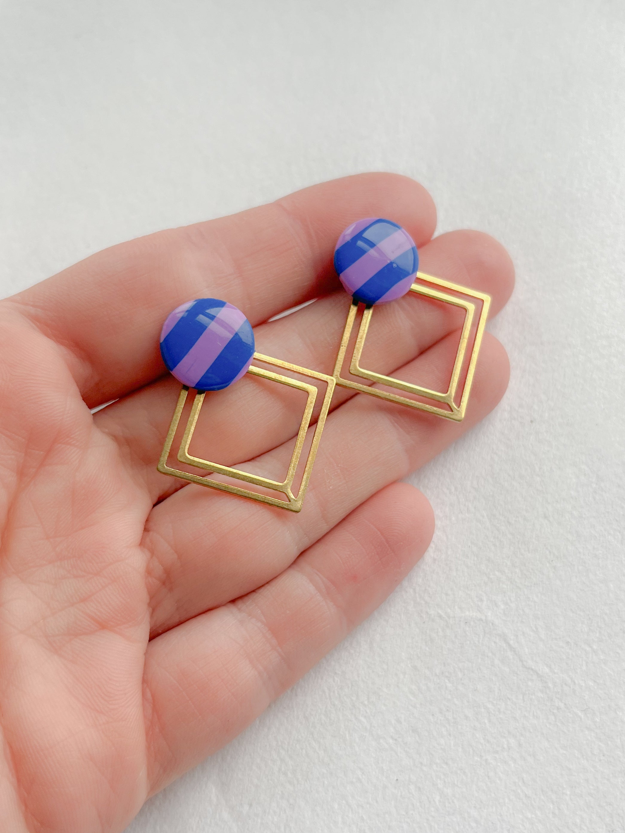 Stribet dot // firkantet messing