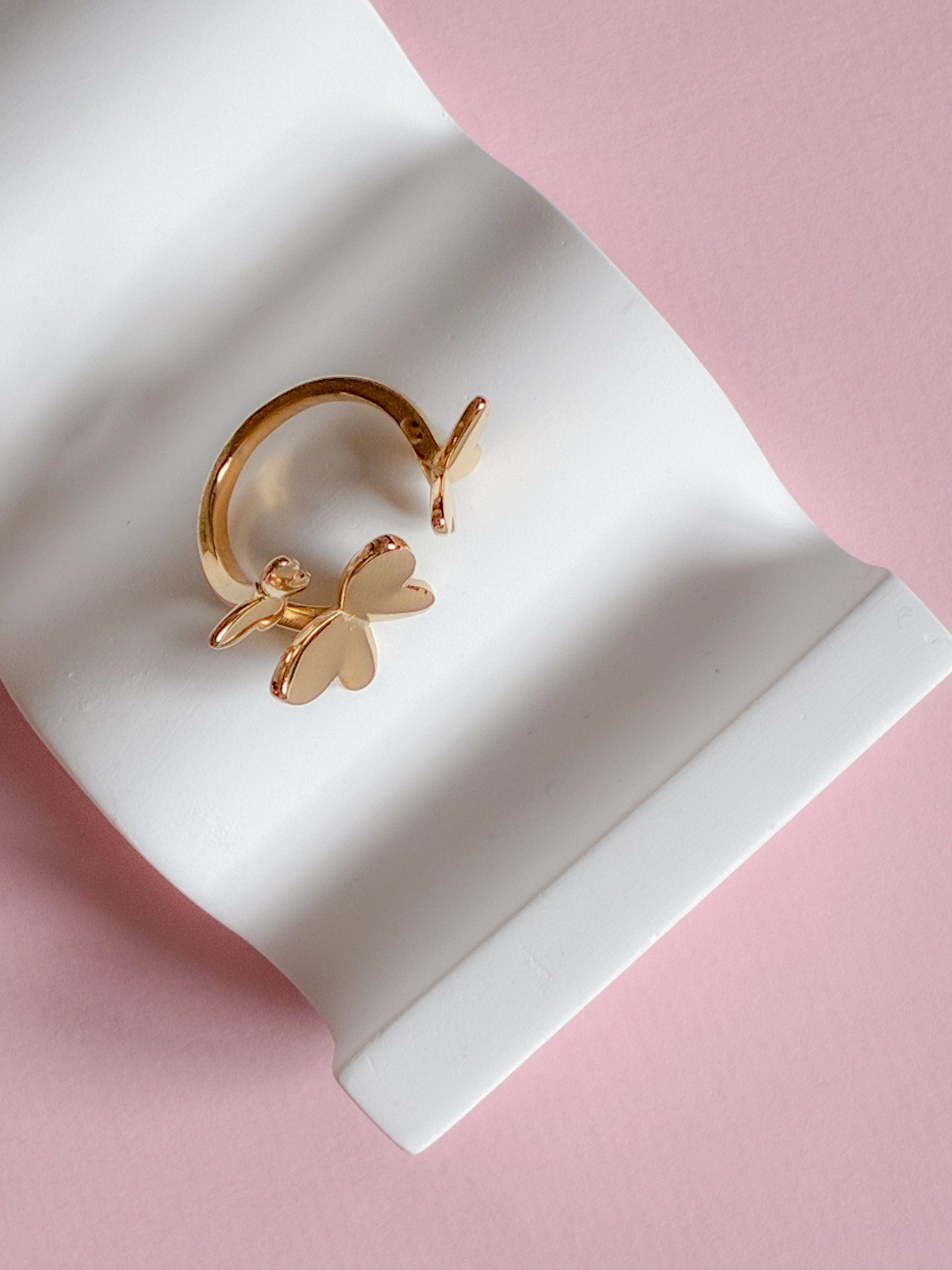 Ring // sommerfugl