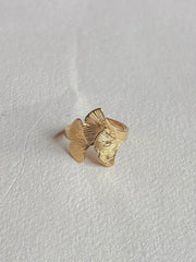Vandfast forgyldt ring med vifteformet top fra Winther Design