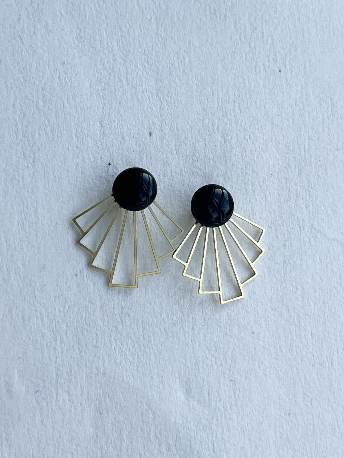 Sort dot //wavey messing