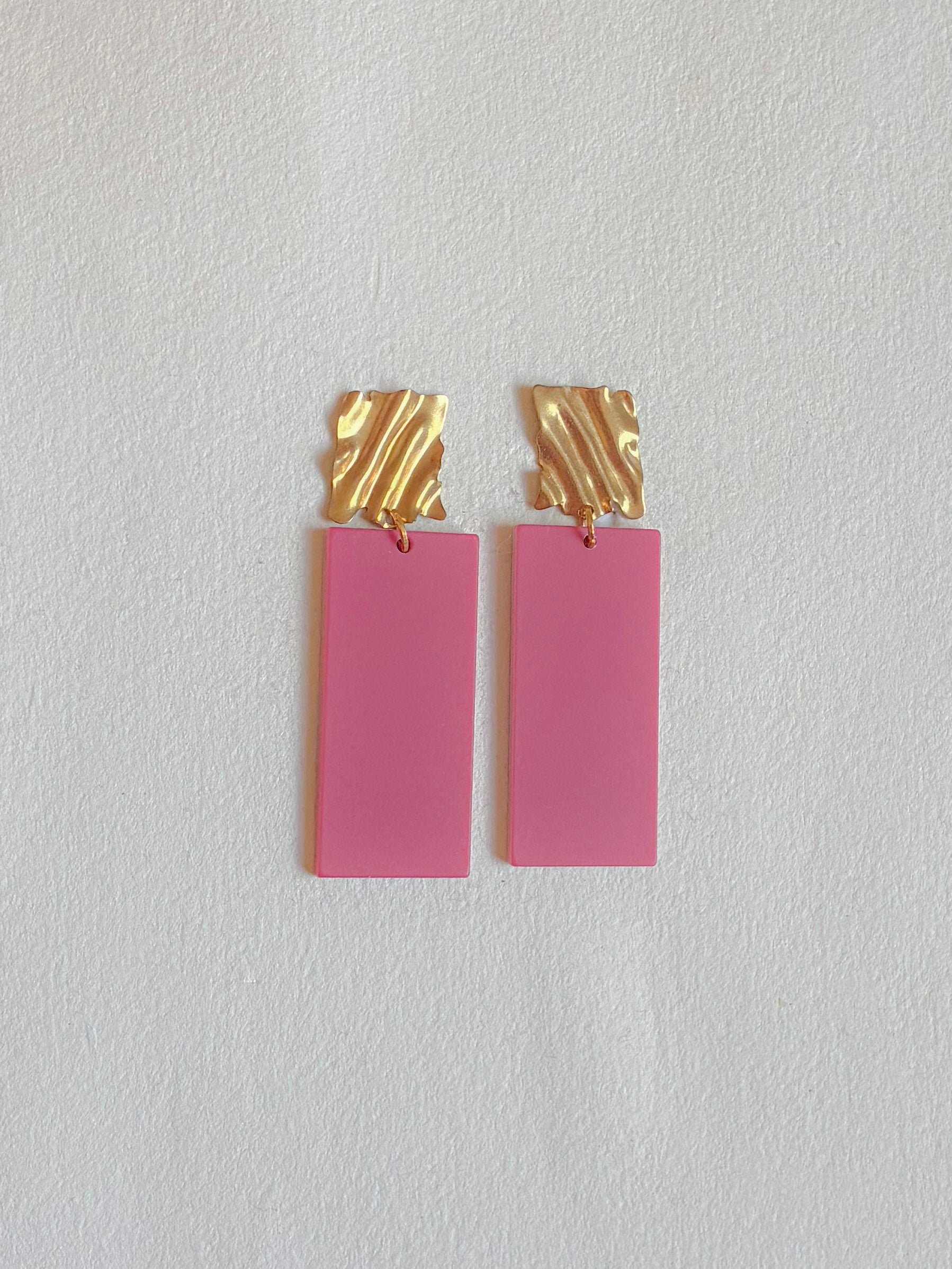 324