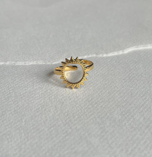 Vandfast ring // circle sun