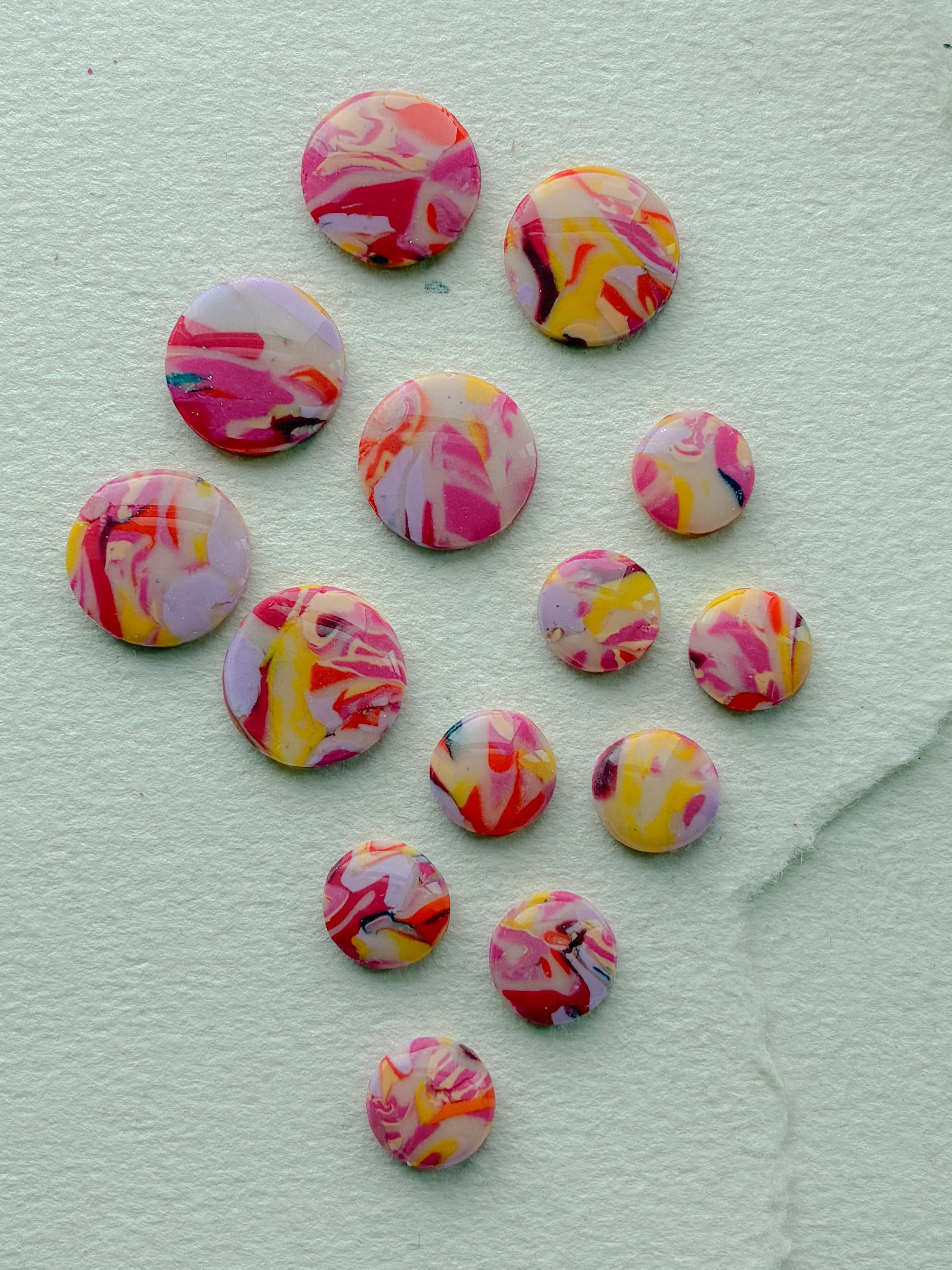 DOTS ørestikker // unika pink / gul dot