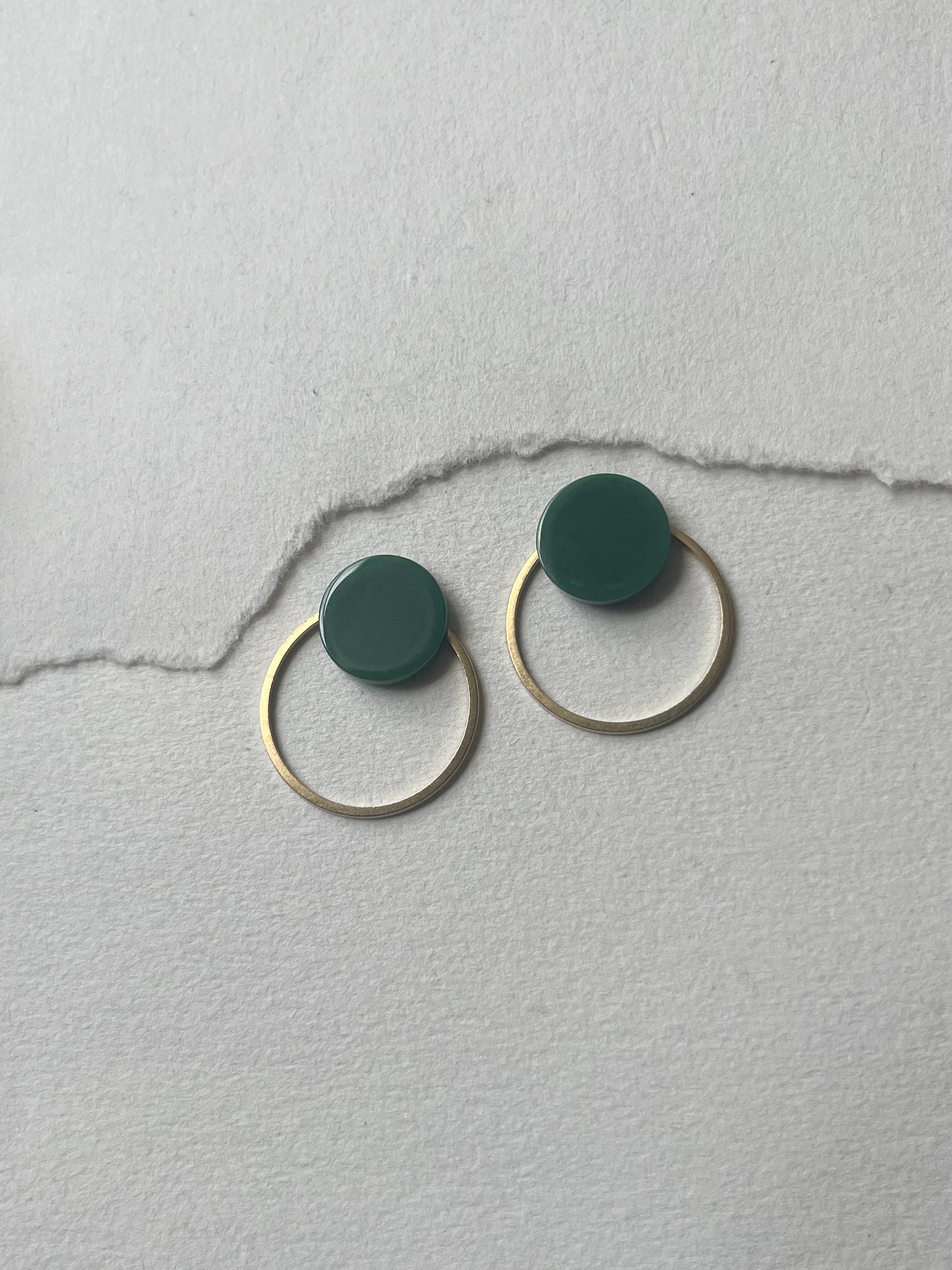 Mørkegrøn dot //cirkel messing