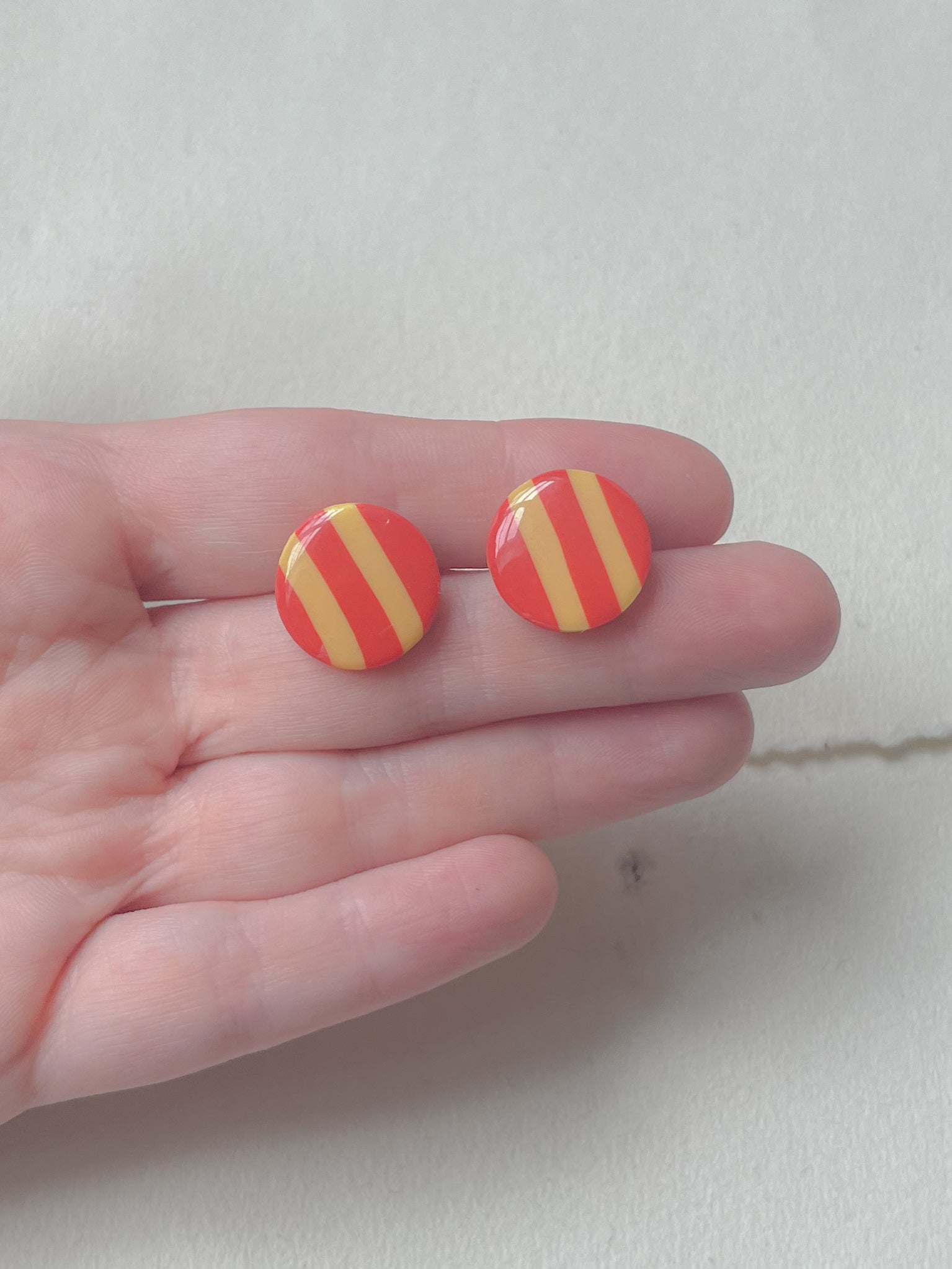 DOTS ørestikker // oversize gul / orange