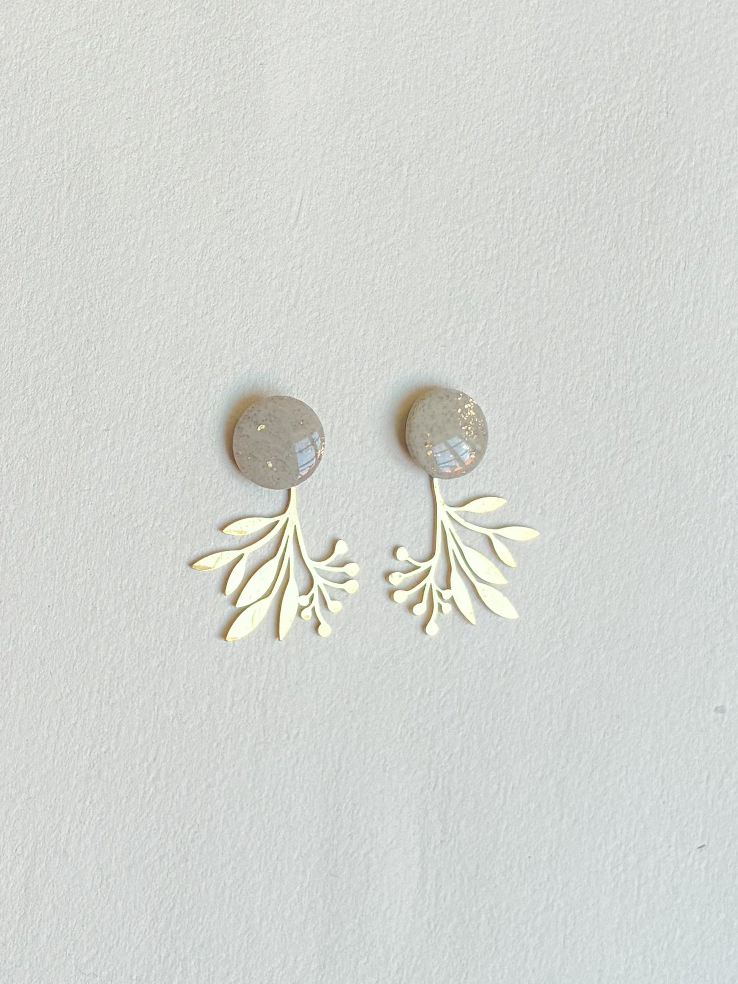 Beige bladguld dot /// messing