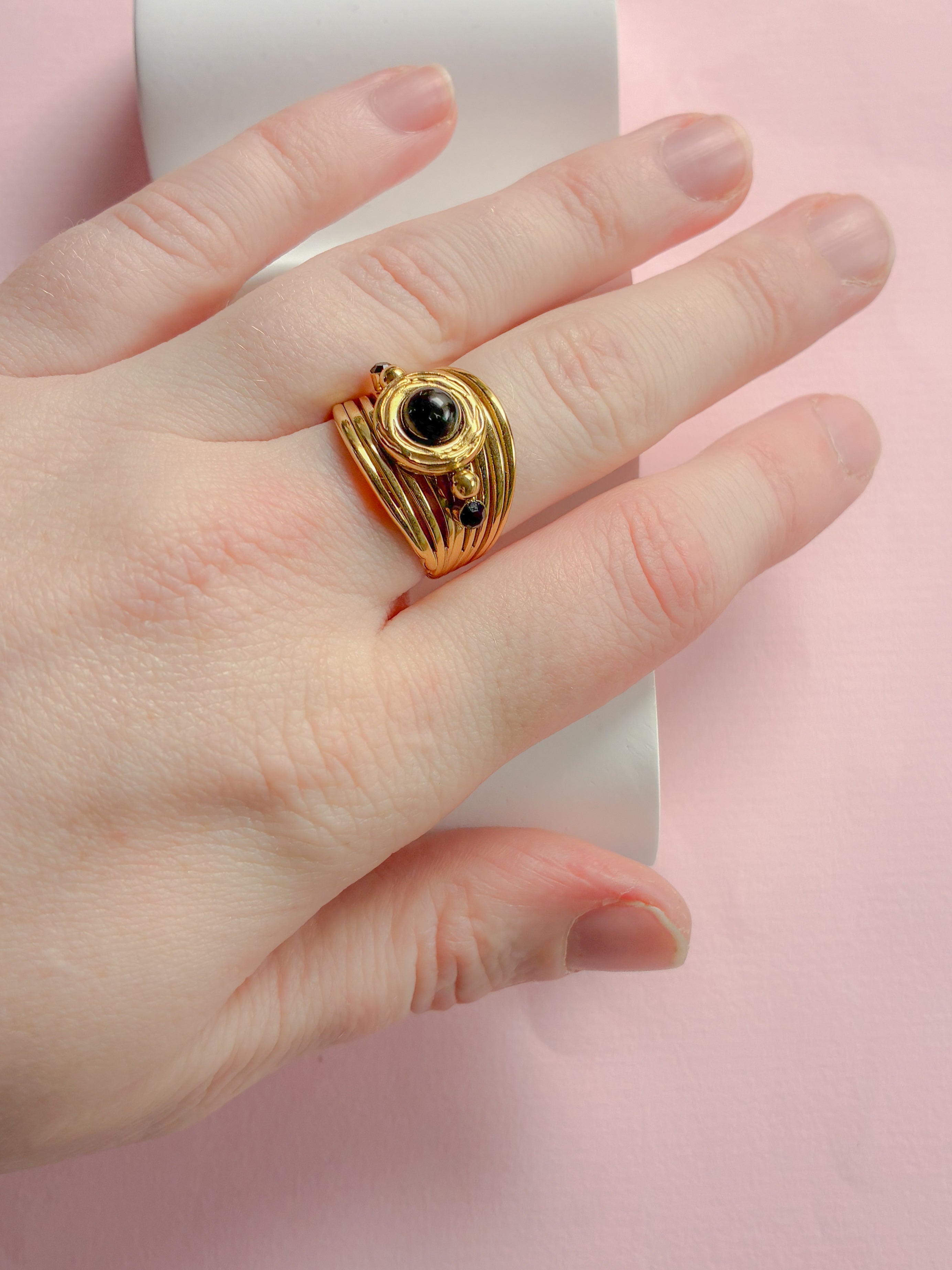 Ring // black twirl statement