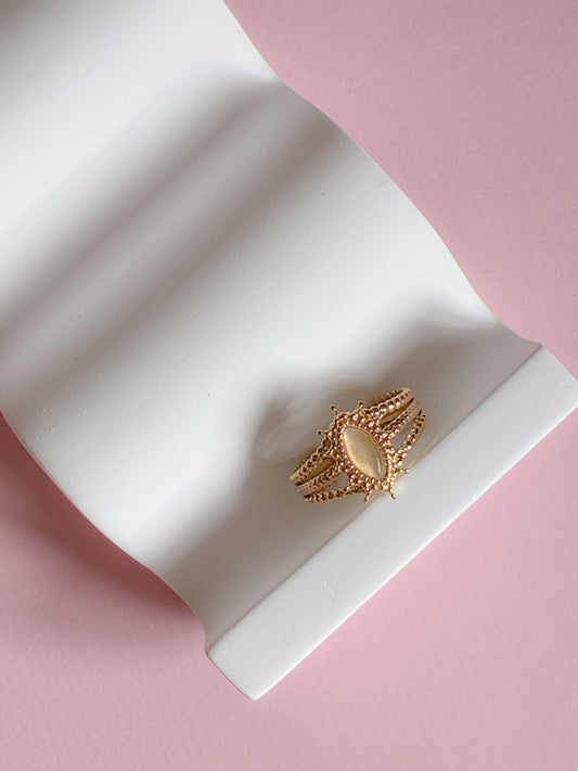 Ring // oval