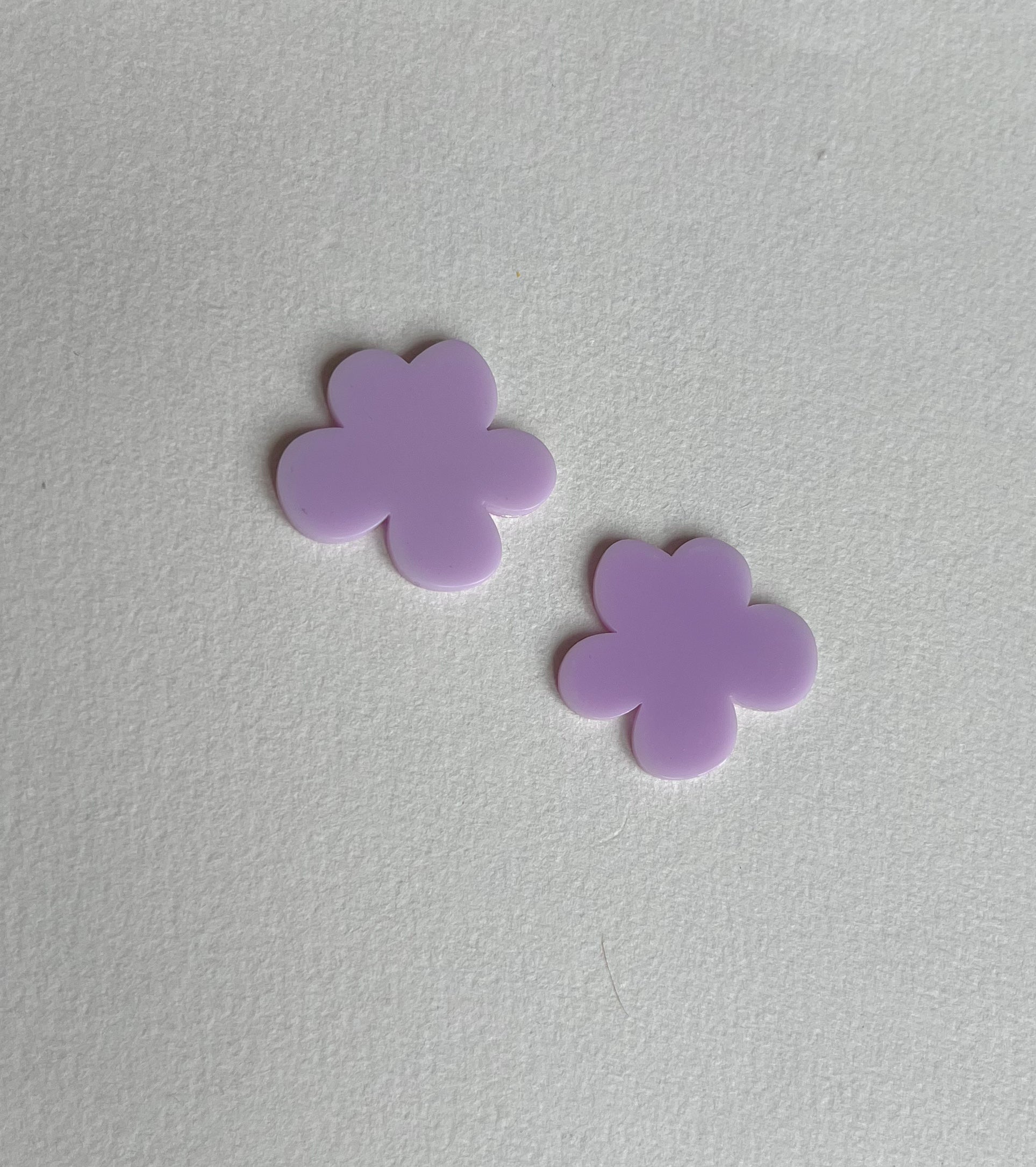 DOTS ørestikker 30mm// lyselilla sky