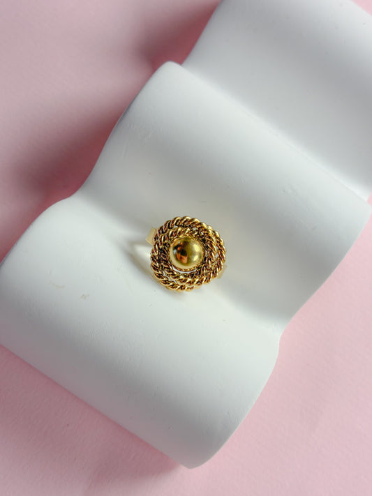 Ring // twirl statement