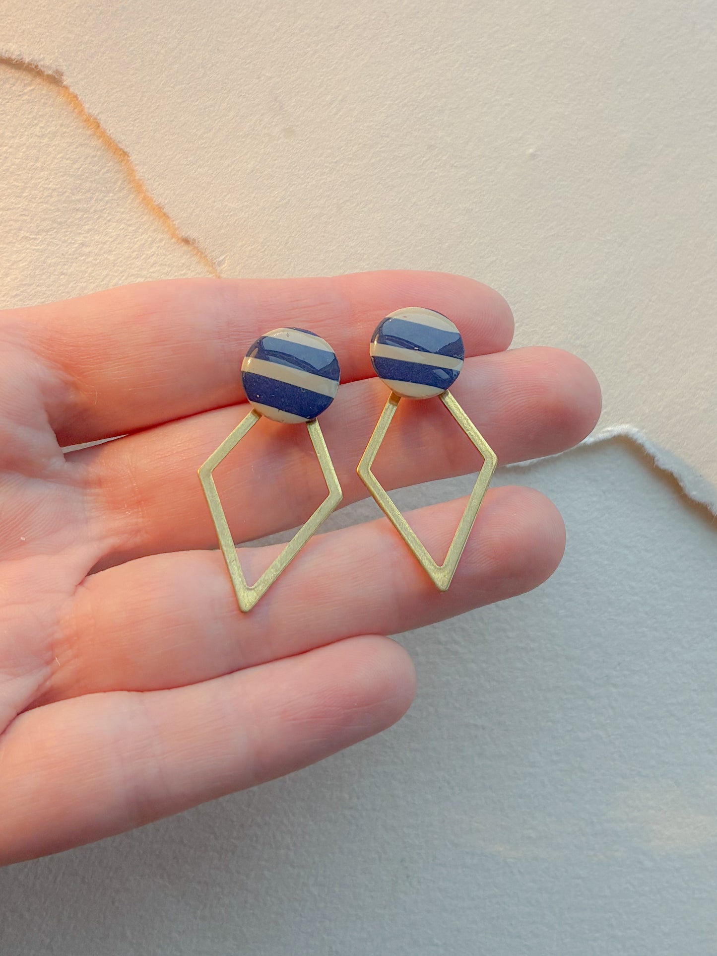 Stribet dot /// spar messing