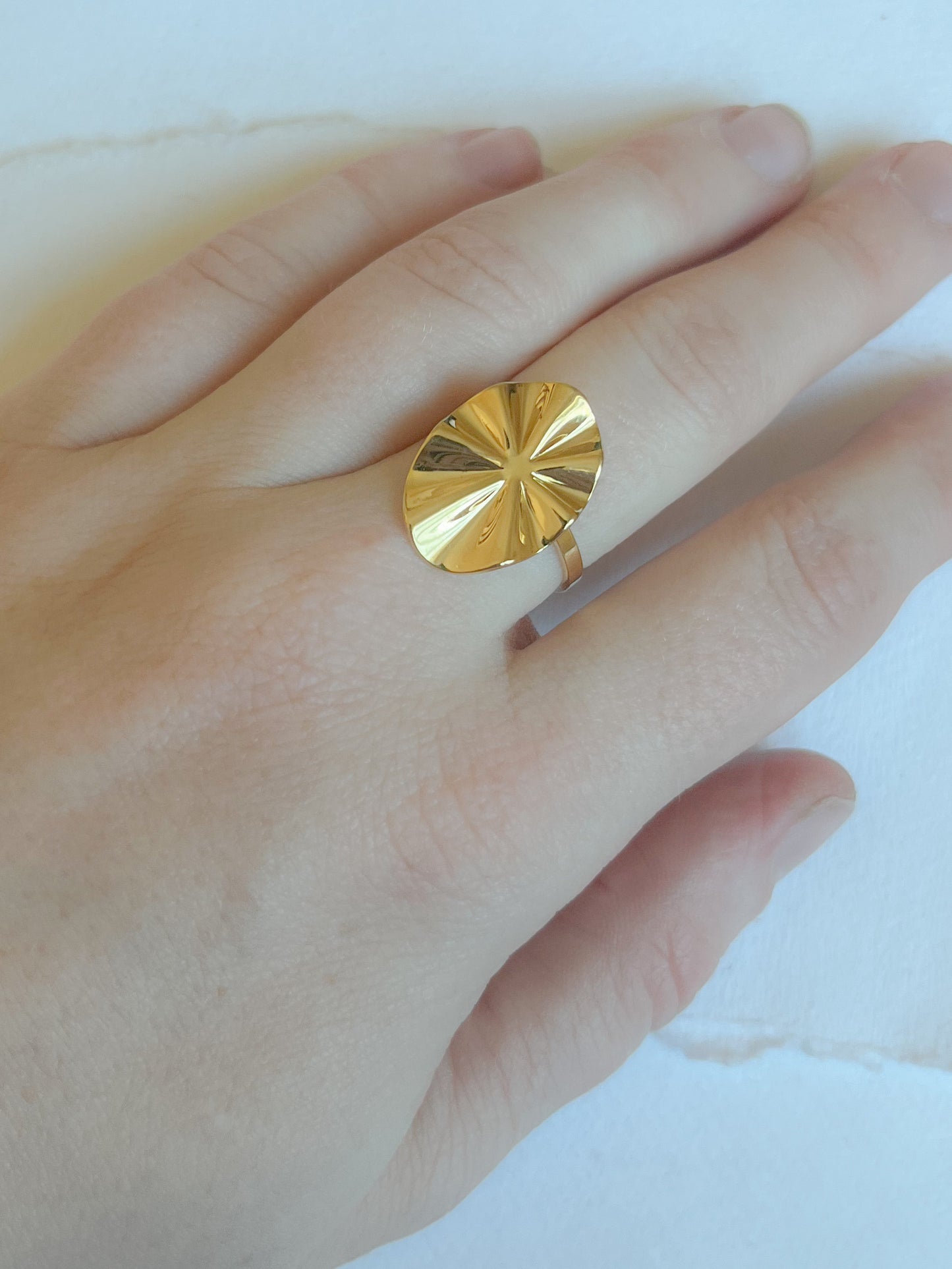 Ring // forgyldt rosette