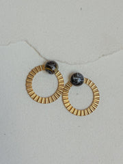 Mørk dot // cirkel messing