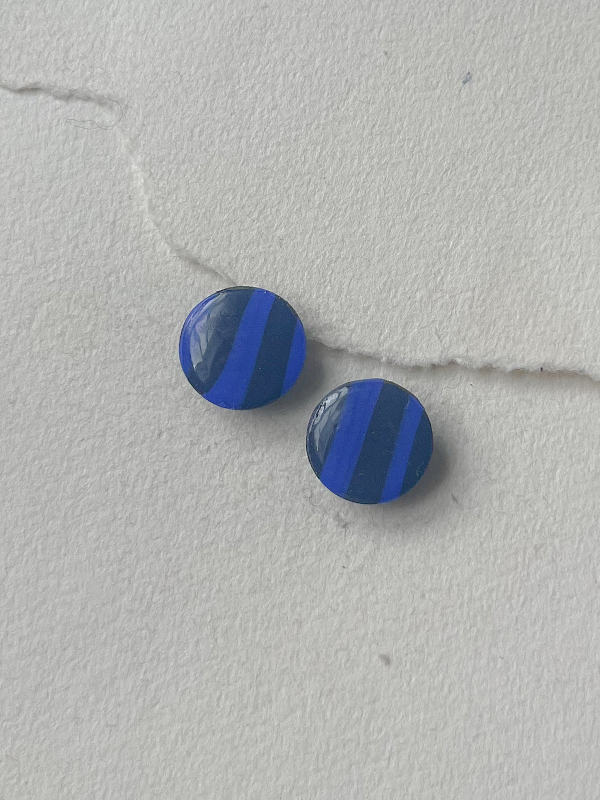 DOTS ørestikker // oversize blå stribet