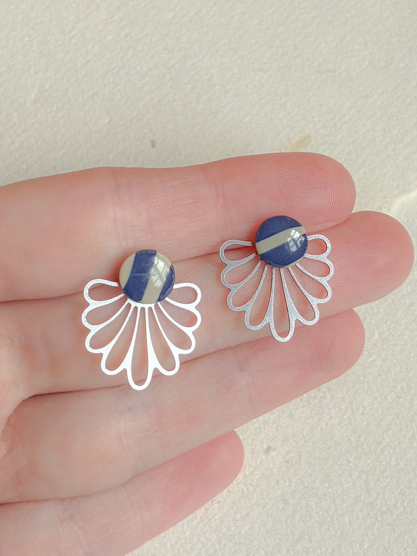 Stribet dot /// floral stål bagstykke