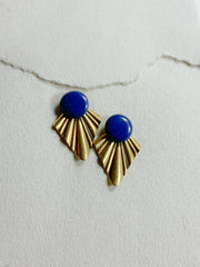 Mørk blå dot /// draperet bagstykke