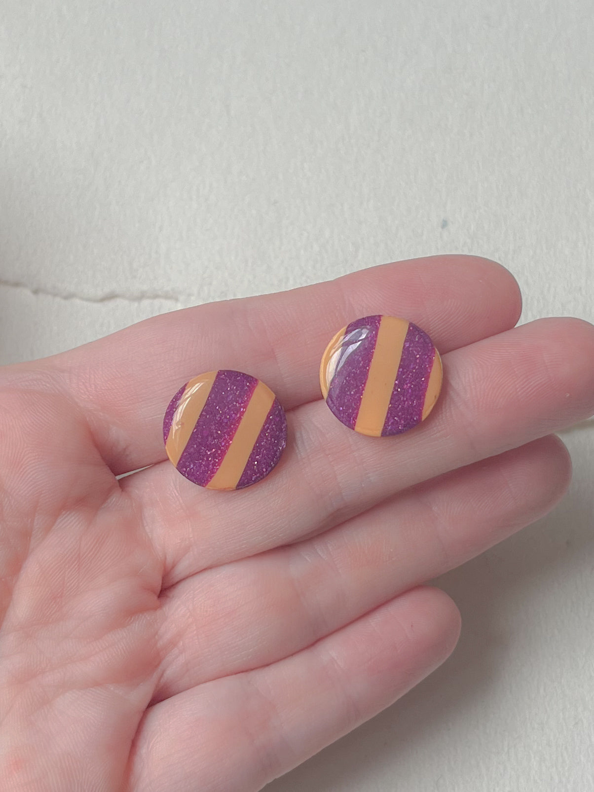 DOTS ørestikker // oversize lysegul - lilla