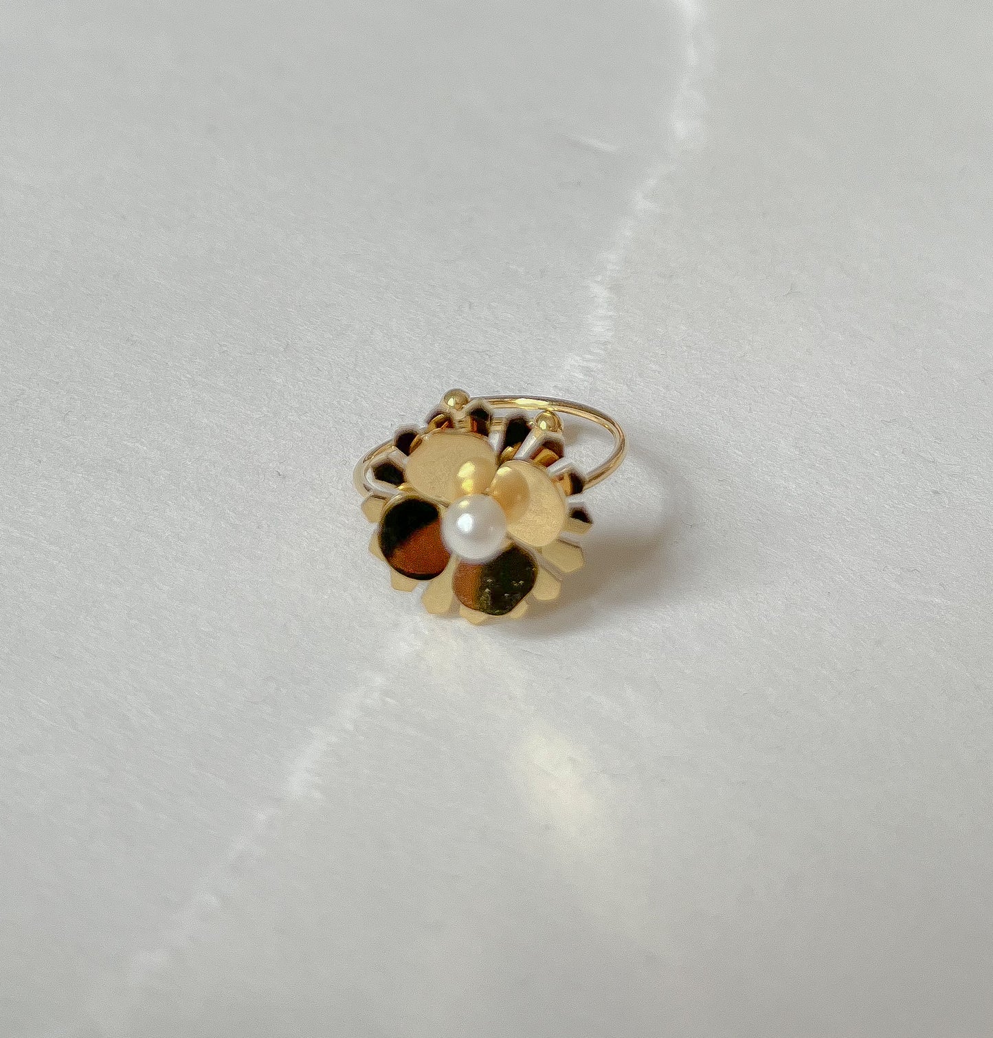 Vandfast Ring // Pearl floral