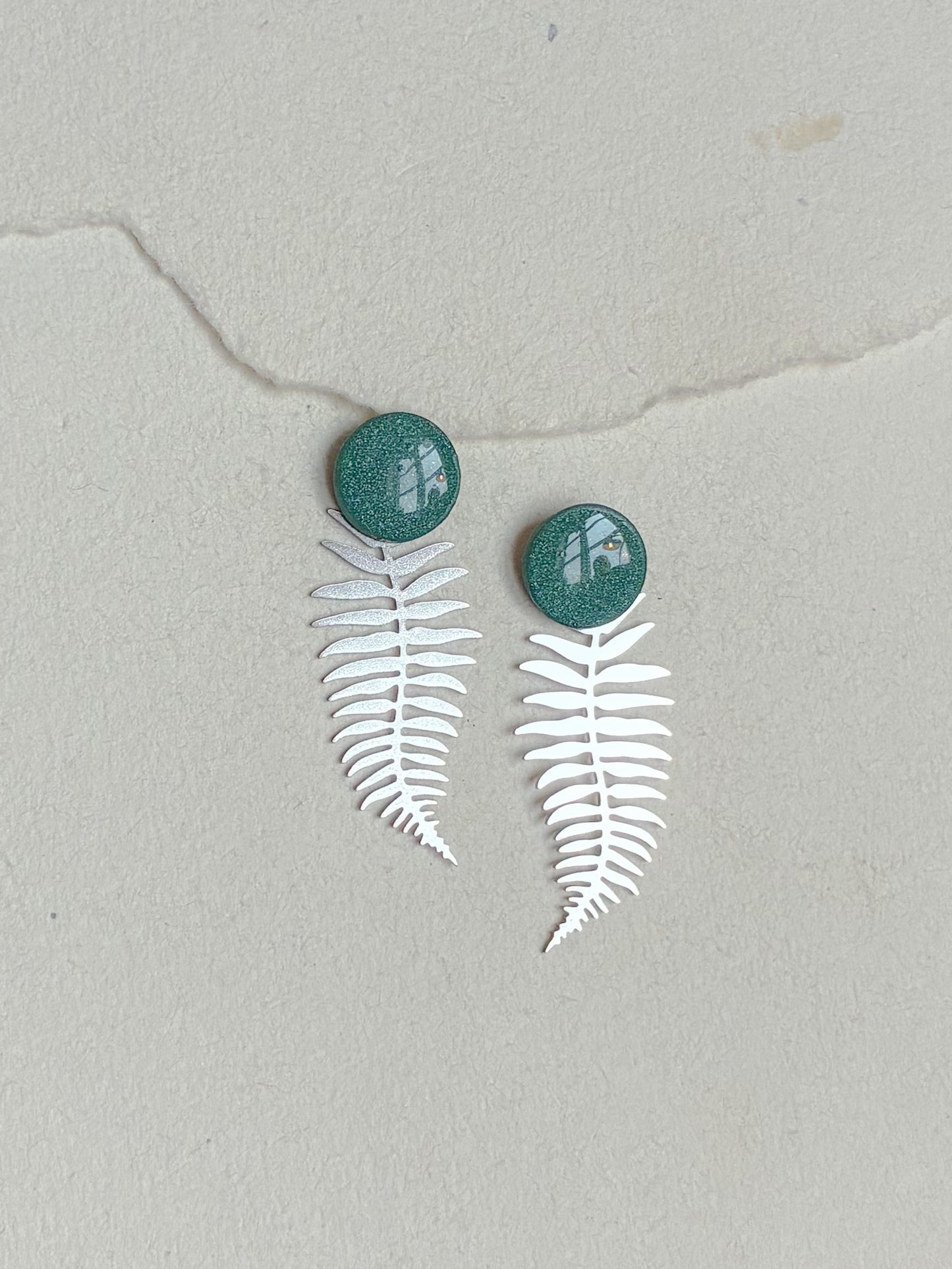 Mørk grøn dot /// blad stål bagstykke