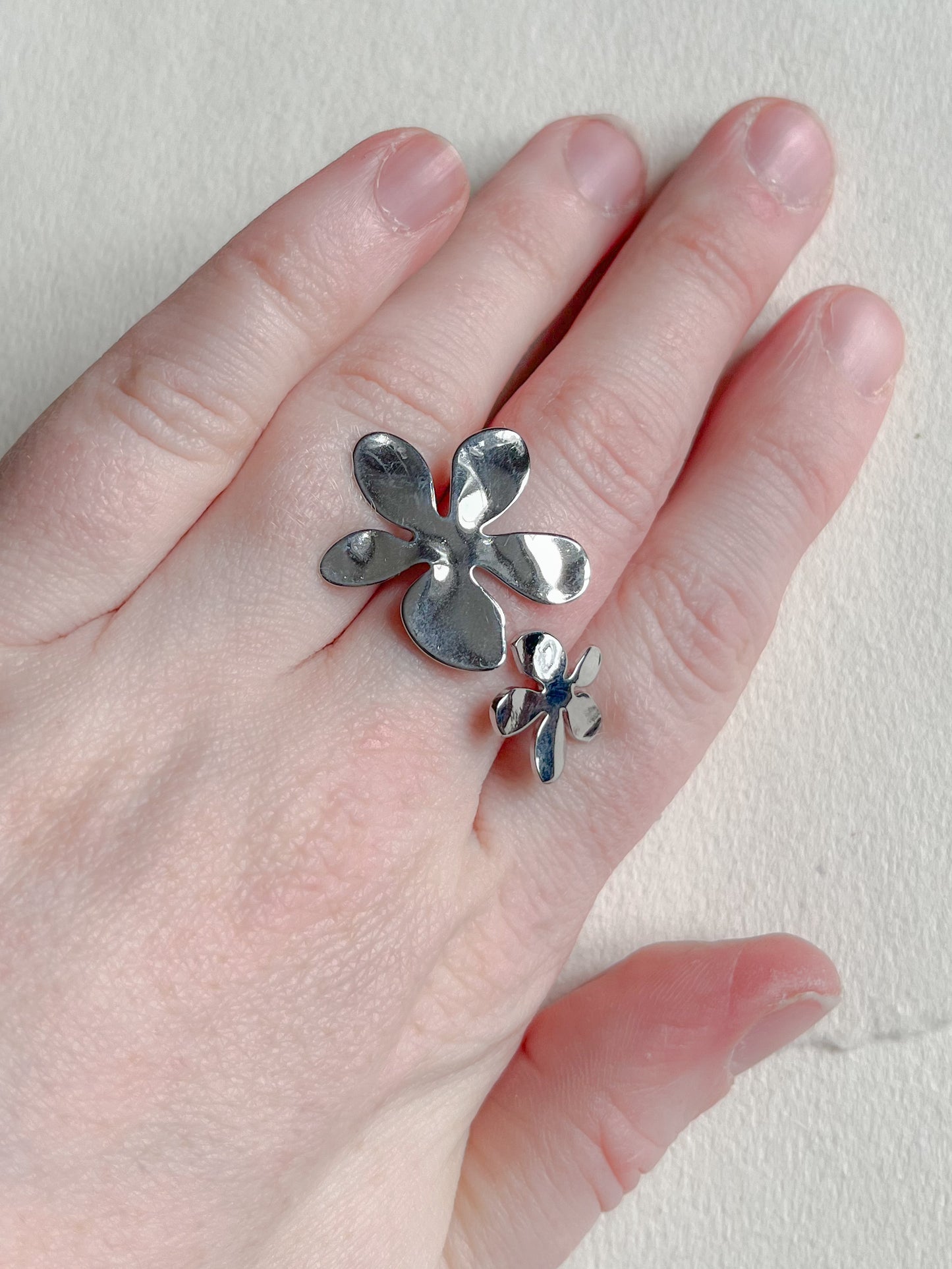 Ring // oversize blomster stål