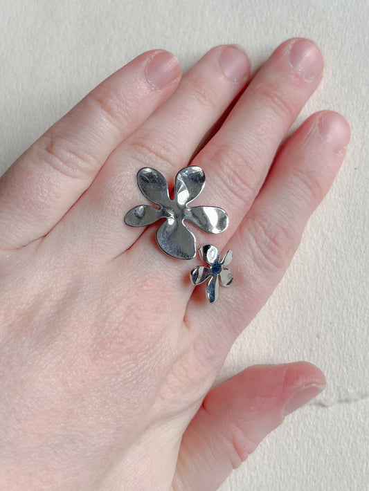 Ring // oversize blomster stål